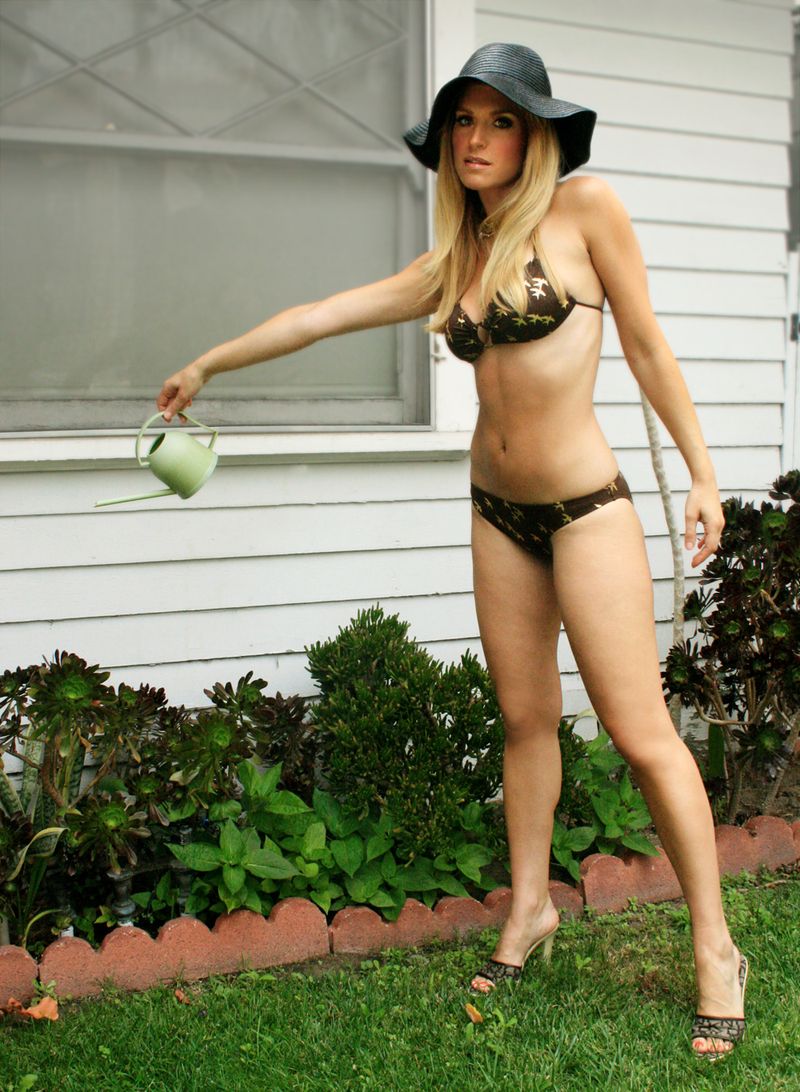 bikini gardening - www.beststrollersreview.net.